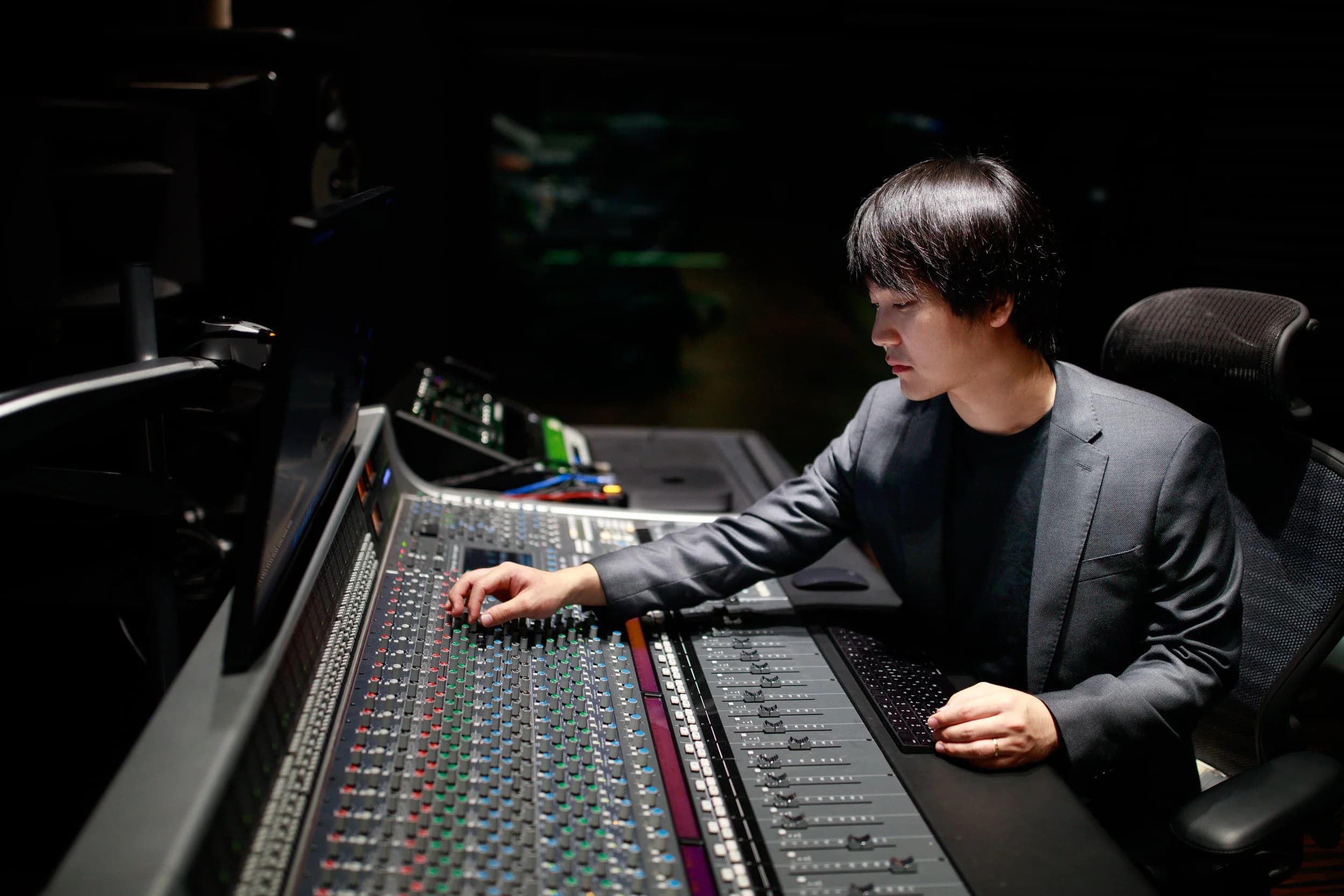 Alan JS Han in the studio